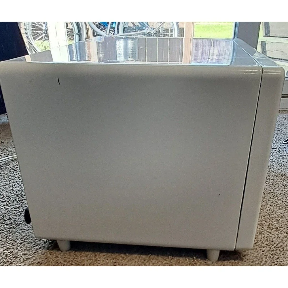Toastmaster Countertop Toaster Oven Broiler White W/ Pan Tray Convection